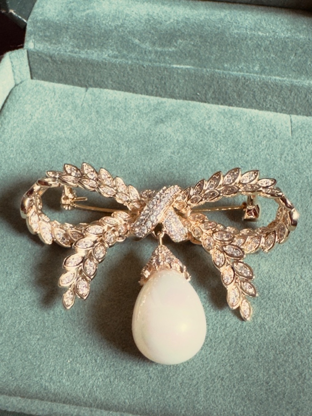 Gold-Tone Leaf Bow Brooch with White Teardrop Pendant - Picture 6 of 6